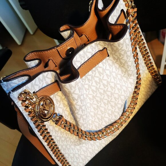 MICHAEL KORS MINA LARGE SIGNATURE LOGO CHAIN SHOULDER BAG MK Vanilla